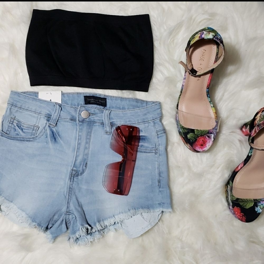 Women's NWT Small MED LARGE Light Blue Frayed Hem Denim Jean Shorts - Picture 3 of 10